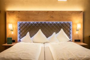 Postel nebo postele na pokoji v ubytování Biohotel Leutascherhof