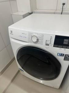 a white washing machine sitting in a kitchen at Apto 16 lindo e confortável in Montes Claros
