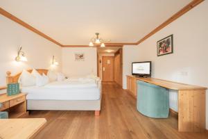 Postel nebo postele na pokoji v ubytování Biohotel Leutascherhof