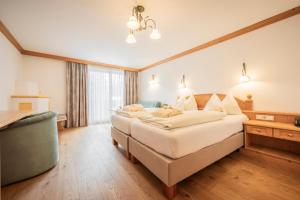 Postel nebo postele na pokoji v ubytování Biohotel Leutascherhof
