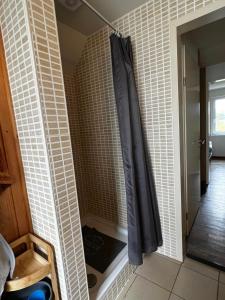 a shower with a black shower curtain in a bathroom at Villa Mina in Bad Bentheim