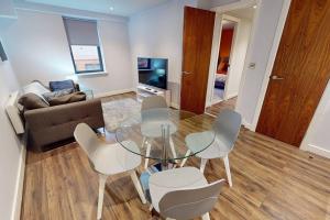 a living room with a glass table and chairs at Entire 1 bd aprt in Jewellery Q. in Birmingham