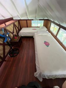 Ein Bett oder Betten in einem Zimmer der Unterkunft Pension Hibiscus Taha'a