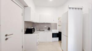 Kuchyňa alebo kuchynka v ubytovaní CheckInVienna-One bedroom Apartment