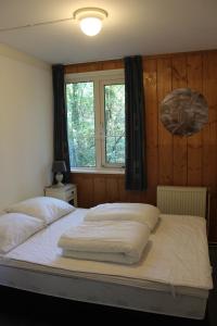 Postel nebo postele na pokoji v ubytování Nunspeet Vakantiehuisje