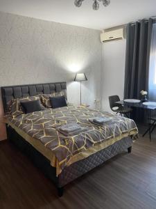Postel nebo postele na pokoji v ubytování Apartman Felix