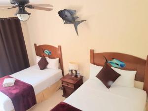 Postel nebo postele na pokoji v ubytování Hotel Fisherman lodge, cuarto base triple