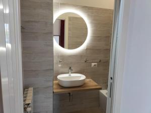 a bathroom with a sink and a mirror at B&B Da Rosa in Linguaglossa