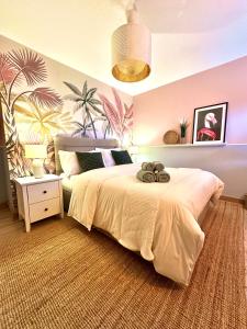 Postel nebo postele na pokoji v ubytování Blush Jungle - Homestay