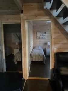 a small room with a bed in a wooden room at Villa Sappee in Sappee