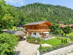 an aerial view of a large wooden house at Chalet unter weiß-blauem Himmel in Reit im Winkl
