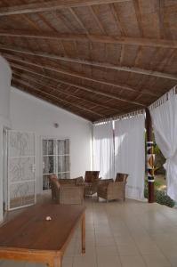 O zonă de relaxare la Villa Mandel Nafio, Haus mit Garten nahe dem Atlantik