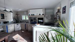 Kuchyň nebo kuchyňský kout v ubytování Maison privée style provençal