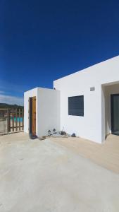 a white building with a door on the side of it at Quinta das Reveladas in Marvão