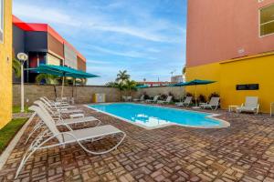 Bazén v ubytování City Express by Marriott Cancun nebo v jeho okolí