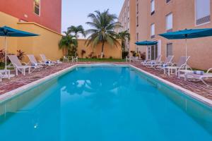 Bazén v ubytování City Express by Marriott Cancun nebo v jeho okolí