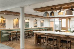 The lounge or bar area at Fairfield Inn & Suites by Marriott Salina