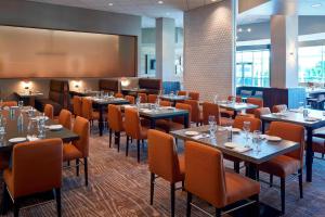 Restaurace v ubytování Chicago Marriott Southwest at Burr Ridge