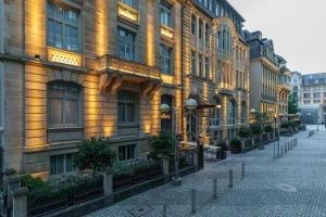 a street in front of a large building at LUME Boutique Hotel, Autograph Collection in Frankfurt/Main