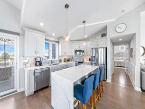 Fotografie z fotogalerie ubytování Beautifully Renovated Ocean Front Home In Harvey Cedars v destinaci Harvey Cedars