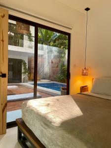 a bedroom with a bed and a view of a pool at Apartamento de 2 Habitaciones con Piscina in Santa Teresa Beach