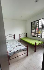 Postel nebo postele na pokoji v ubytování CASA EN FLANDES A 10 MIN DE GIRARDOT + 2 fotografie