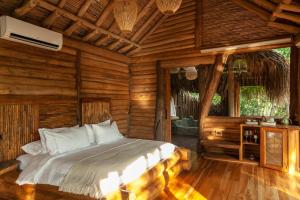Postel nebo postele na pokoji v ubytování Hotel Boutique Maitta en Doradal Antioquia