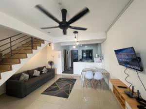 A seating area at 3BR House near Toll Yong peng