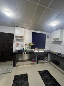 Virtuvė arba virtuvėlė apgyvendinimo įstaigoje 3BR House near Toll Yong peng