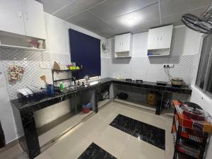 Dapur atau dapur kecil di 3BR House near Toll Yong peng