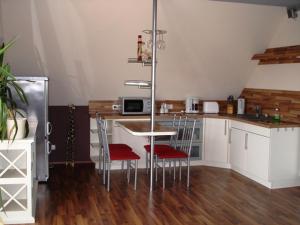 a kitchen with a table and chairs and a refrigerator at Quartier 14 in Zempin