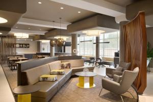 Posezení v ubytování SpringHill Suites Ewing Township Princeton South