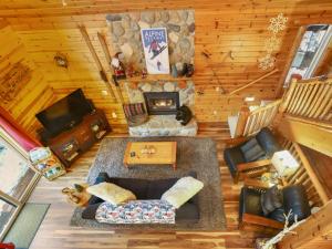 an overhead view of a living room with a fireplace at Govy Alpine Getaway in Government Camp