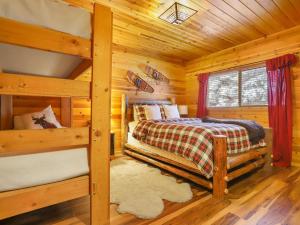 a log cabin bedroom with a bed and a window at Govy Alpine Getaway in Government Camp