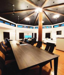 a conference room with a large table and chairs at DAVID NO YAKATA - Vacation STAY 16849v in Yufuin