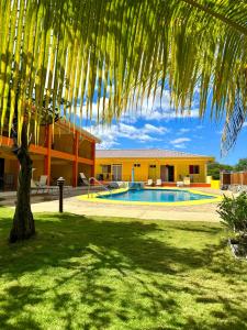 een huis met een zwembad en een palmboom bij Hermosa Paradise Mins From Beach in Playa Hermosa
