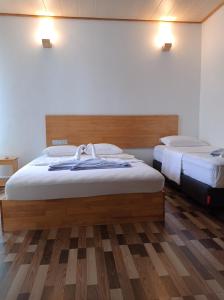 Tempat tidur dalam kamar di Fulidhoo Hathaa Retreat