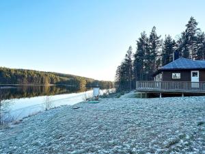 a house on the shore of a lake at Holiday home Hornnes in Hornnes