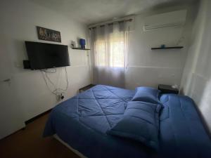 Телевизор и/или развлекательный центр в Lindo apto Mvd shopping puerto de buceo/pocitos