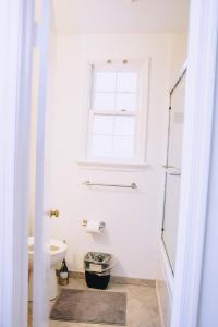 Ένα μπάνιο στο Sheppard +84 φωτογραφίες