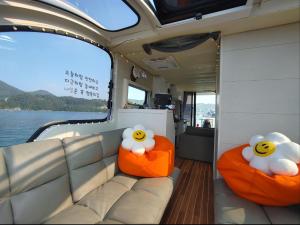 two stuffed animals sitting on the back of a boat at Tagoja Caravanboat Stay in Tongyeong