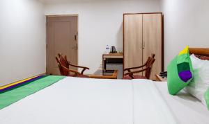 Katil atau katil-katil dalam bilik di Treebo Y Hotels Elite, Khandagiri