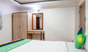 Katil atau katil-katil dalam bilik di Treebo Y Hotels Elite, Khandagiri