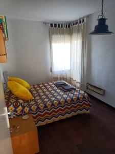 Een bed of bedden in een kamer bij Apartamento estilo marinero en Calella Palafrugell