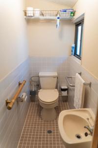 Koupelna v ubytování Private Chill Base たまて 三豊市荘内半島の古民家宿 一棟貸しも可 + 37 fotografií
