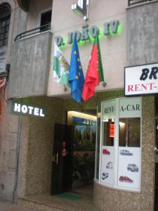 Um certificado, prêmio, placa ou outro documento exibido em Hotel Dom Joao IV