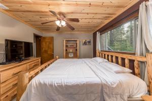 a bedroom with a bed and a ceiling fan at The Bears Bungalow in Arnold +40 photos