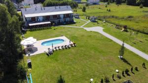 an aerial view of a house with a large yard at Pokoje Gościnne Kameralnie in Jantar