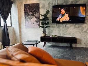 Μια τηλεόραση ή/και κέντρο ψυχαγωγίας στο The Ash Ipoh - Family Suite