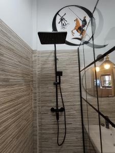 a shower in a bathroom with a glass shower stall at Rincones de Darío: Capítulo II in Puerto Lápice